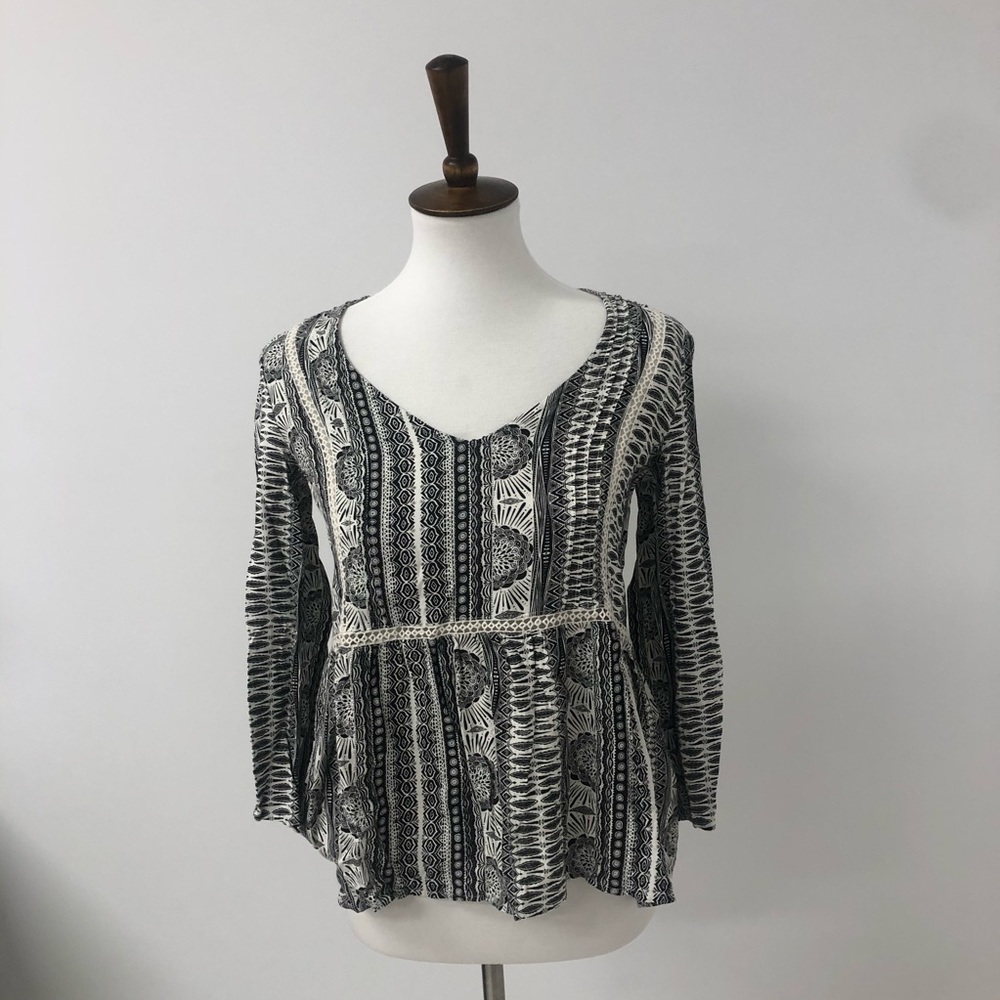 Black and white long sleeve v neck top